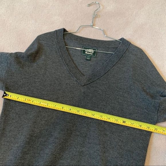 Gray Roots Sweater Size Small - Picture 6 of 7